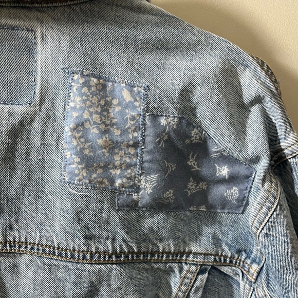 American Eagle Denim Jacket. Size XXS extra extra small. Excellent Condition! - Picture 10 of 11